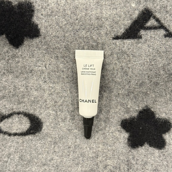 CHANEL Le Lift Eye Cream sample 3ml - Picture 1 of 1